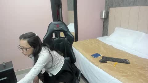 Sara  online show from February 17, 5:53 pm