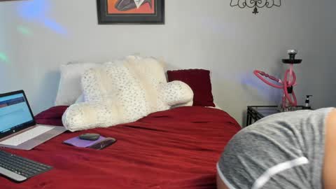 Yaya online show from February 3, 9:39 pm