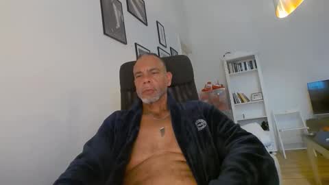 Sam online show from May 10, 9:03 am