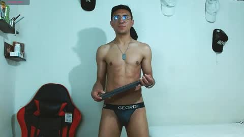 Snapshot of samfox_ chatting on April 29, 2:37 am SAM online show from April 29, 2:37 am