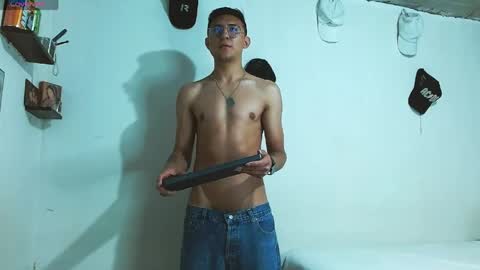 Snapshot of samfox_ chatting on May 9, 10:31 am SAM online show from May 9, 10:31 am