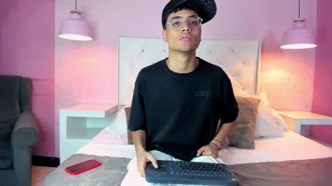 Snapshot of samfrrost chatting on June 4, 12:22 pm Samfrrost online show from June 4, 12:22 pm
