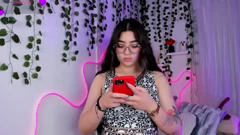 samii evans  online show from April 12, 3:22 am