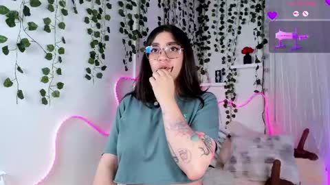 Snapshot of samii_evans chatting on June 18, 12:11 am samii evans online show from June 18, 12:11 am