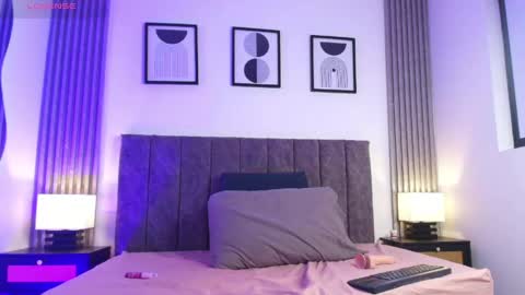 Snapshot of samm_angel chatting on May 18, 11:32 pm samm_angel online show from May 18, 11:32 pm
