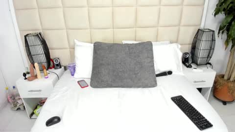 Nice to meet you guys my name is Lina. online show from February 2, 3:28 pm