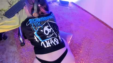   online show from February 21, 9:02 am