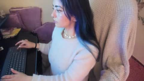   online show from November 8, 9:42 am