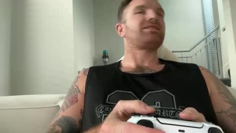 Snapshot of samrainesbaby chatting on January 9, 7:10 am HornyAsFuck online show from January 9, 7:10 am