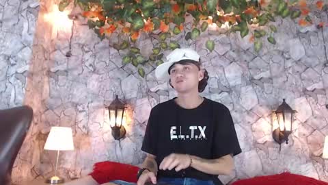 samueel_hilton online show from December 13, 4:11 am