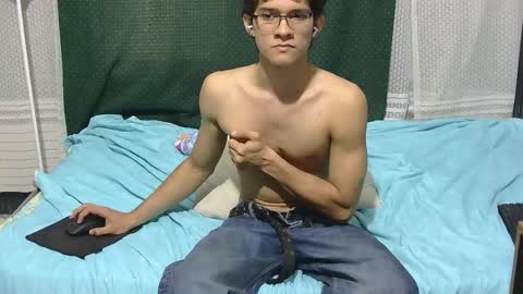 Snapshot of samuel_hills_ii chatting on February 19, 2:13 pm samuel_hills_ii online show from February 19, 2:13 pm