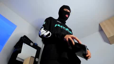   online show from November 19, 7:41 am