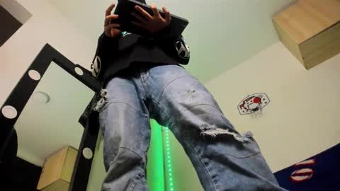 Snapshot of samuel_suarez chatting on February 20, 5:04 am online show from February 20, 5:04 am