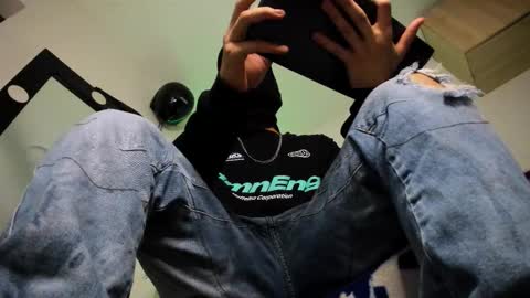 Snapshot of samuel_suarez chatting on February 20, 6:26 am online show from February 20, 6:26 am