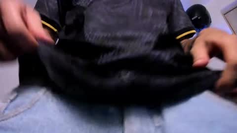 Snapshot of samuel_suarez chatting on August 6, 5:09 am online show from August 6, 5:09 am
