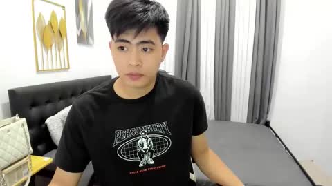 Snapshot of samuelangelo chatting on May 1, 6:51 am Sam online show from May 1, 6:51 am