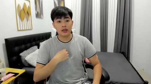 Snapshot of samuelangelo chatting on May 8, 5:02 am Sam online show from May 8, 5:02 am