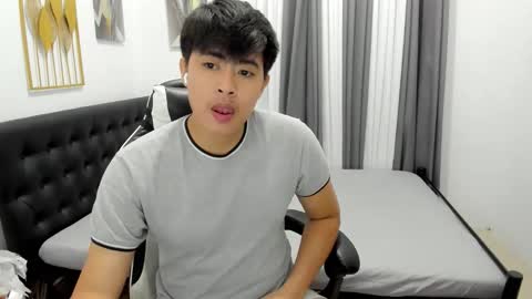 Snapshot of samuelangelo chatting on May 29, 4:27 pm Sam online show from May 29, 4:27 pm
