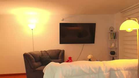 Snapshot of samy_jonnes_ chatting on October 4, 12:41 am Hello I am absent due to a family calamity I will return soon-hola estoy ausente por un problema familiar volvere pronto. online show from October 4, 12:41 am