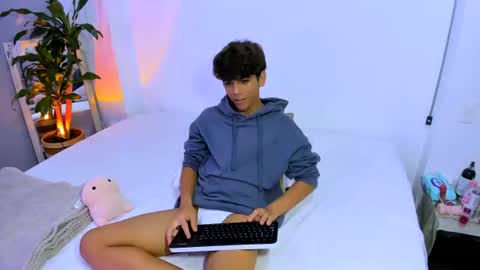 Snapshot of samy_twink chatting on June 25, 3:06 am Sammy online show from June 25, 3:06 am
