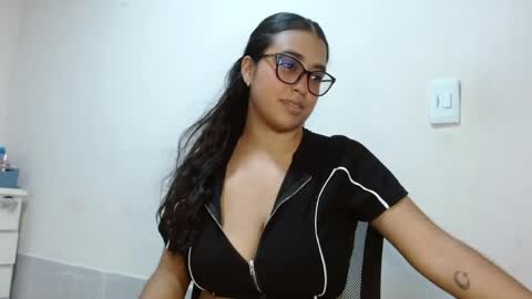 Snapshot of samyathome chatting on May 24, 4:01 pm Samy nice too meet u online show from May 24, 4:01 pm