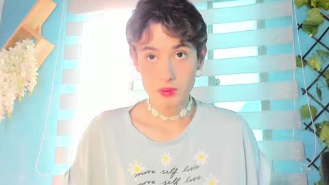 Snapshot of san_love_kh chatting on December 4, 1:42 pm online show from December 4, 1:42 pm