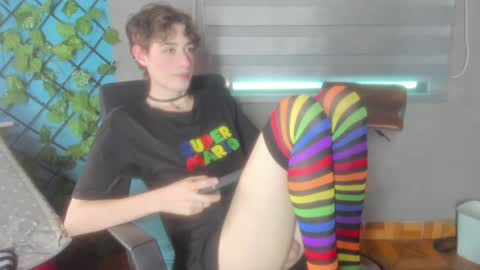 Snapshot of san_love_kh chatting on December 12, 6:21 pm online show from December 12, 6:21 pm