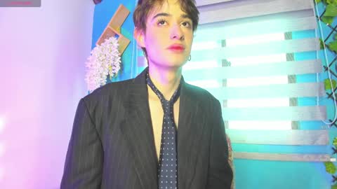 Snapshot of san_love_kh chatting on December 14, 1:38 pm online show from December 14, 1:38 pm