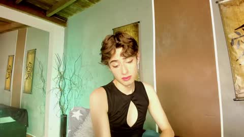 Snapshot of san_love_kh chatting on February 3, 1:30 pm online show from February 3, 1:30 pm