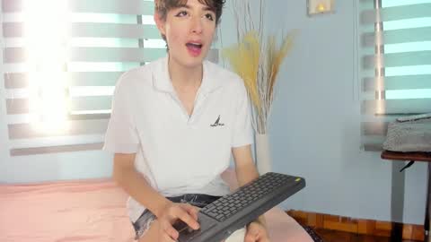 Snapshot of san_love_kh chatting on February 11, 2:24 pm online show from February 11, 2:24 pm