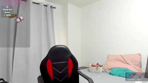 Sanddi  online show from February 14, 7:33 pm