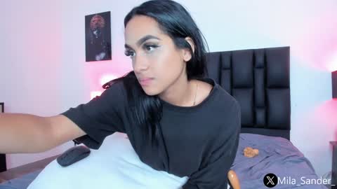 Snapshot of sander_mila chatting on December 13, 1:26 am MilaSander online show from December 13, 1:26 am