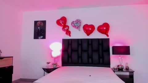 Snapshot of sander_mila chatting on February 15, 2:37 am MilaSander online show from February 15, 2:37 am