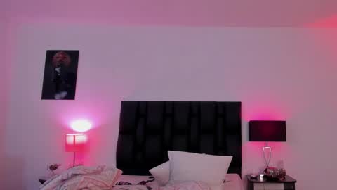 Snapshot of sander_mila chatting on February 20, 3:12 am MilaSander online show from February 20, 3:12 am