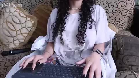 Snapshot of sandi_blue_ chatting on April 11, 2:43 pm sandi online show from April 11, 2:43 pm
