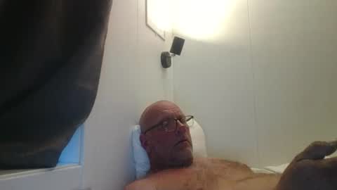 sandnesrune523 online show from April 17, 6:55 pm