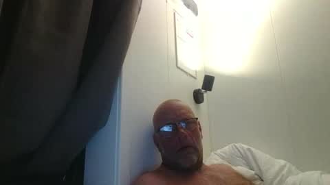 Snapshot of sandnesrune523 chatting on April 19, 6:32 pm sandnesrune523 online show from April 19, 6:32 pm