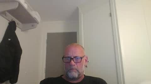 Snapshot of sandnesrune523 chatting on May 18, 5:41 pm sandnesrune523 online show from May 18, 5:41 pm
