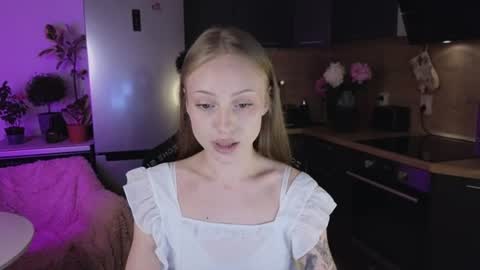 Snapshot of sandra_buika chatting on June 21, 7:27 pm Sandra Lillys Page online show from June 21, 7:27 pm
