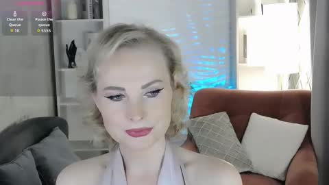 Snapshot of sandra_kind chatting on February 1, 5:28 am Sandra online show from February 1, 5:28 am