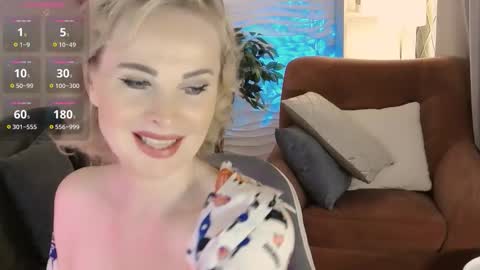 Snapshot of sandra_kind chatting on February 12, 5:46 am Sandra online show from February 12, 5:46 am