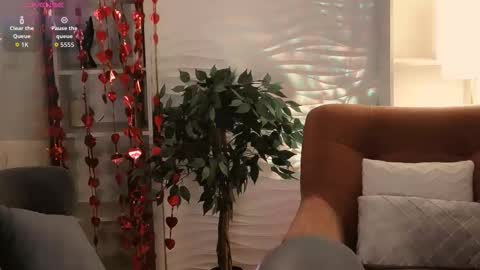 Snapshot of sandra_kind chatting on February 19, 5:36 am Sandra online show from February 19, 5:36 am