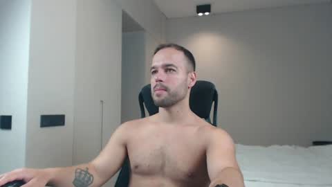 Snapshot of sandro_best chatting on July 1, 8:27 am DeAlex online show from July 1, 8:27 am