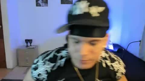 Snapshot of sant_wahlberg chatting on June 17, 11:05 pm Sant online show from June 17, 11:05 pm