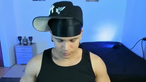 Snapshot of sant_wahlberg chatting on July 3, 5:36 am Sant online show from July 3, 5:36 am