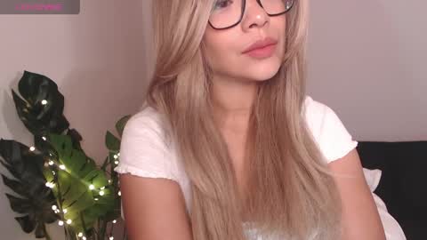 Snapshot of santal_oli chatting on April 19, 2:33 am secret online show from April 19, 2:33 am