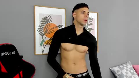 Snapshot of santana_maximo chatting on July 2, 12:44 pm Maximo Santana online show from July 2, 12:44 pm