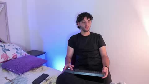 santi700948 online show from March 29, 4:56 am