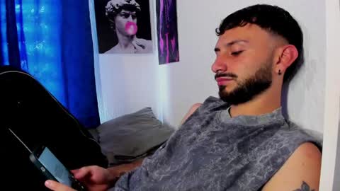 Snapshot of santi_mateo chatting on May 27, 7:11 pm Santi online show from May 27, 7:11 pm