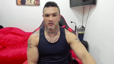 santi_pastori online show from December 13, 9:53 pm